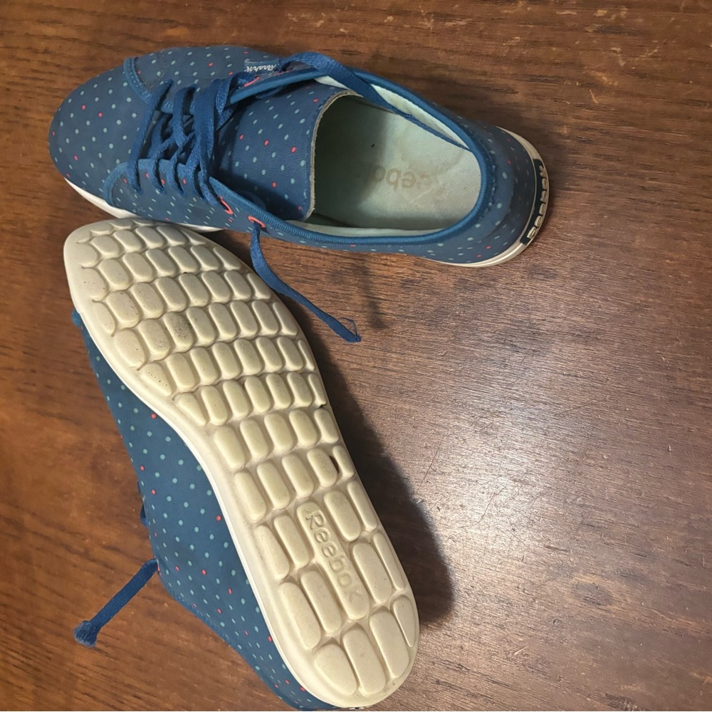 Reebok Blue Sneakers with‎ Polka Dots - Picture 4 of 5